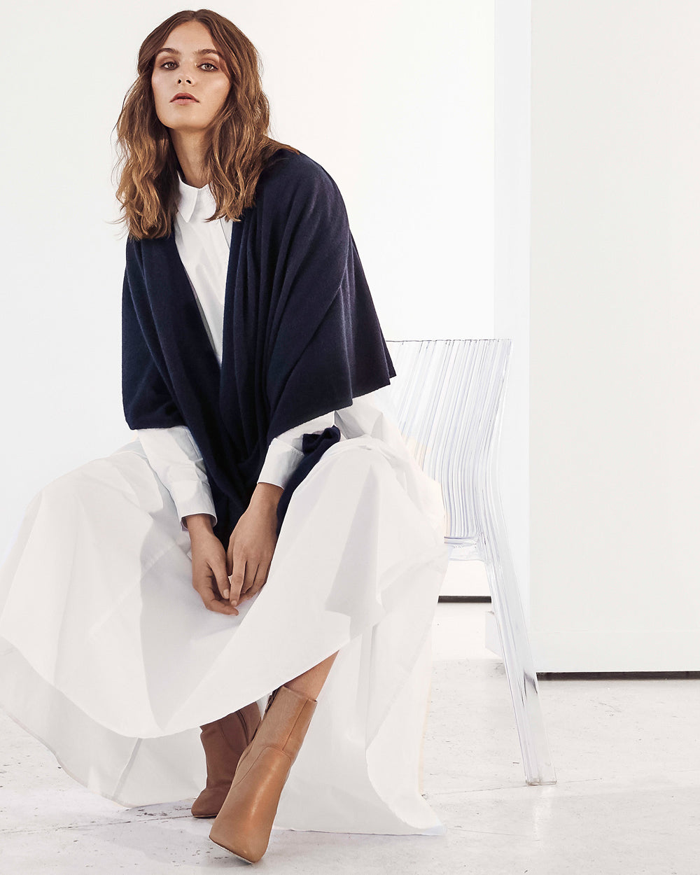 OVERSIZED CASHMERE TRAVEL WRAP - NAVY