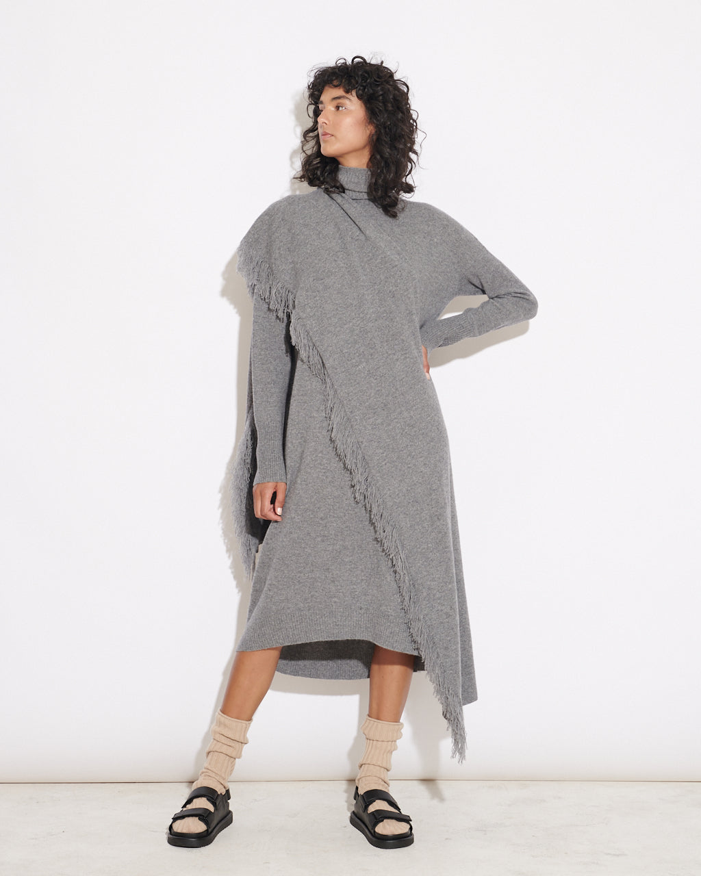 OVERSIZED CASHMERE FRINGE SHAWL - MID GREY