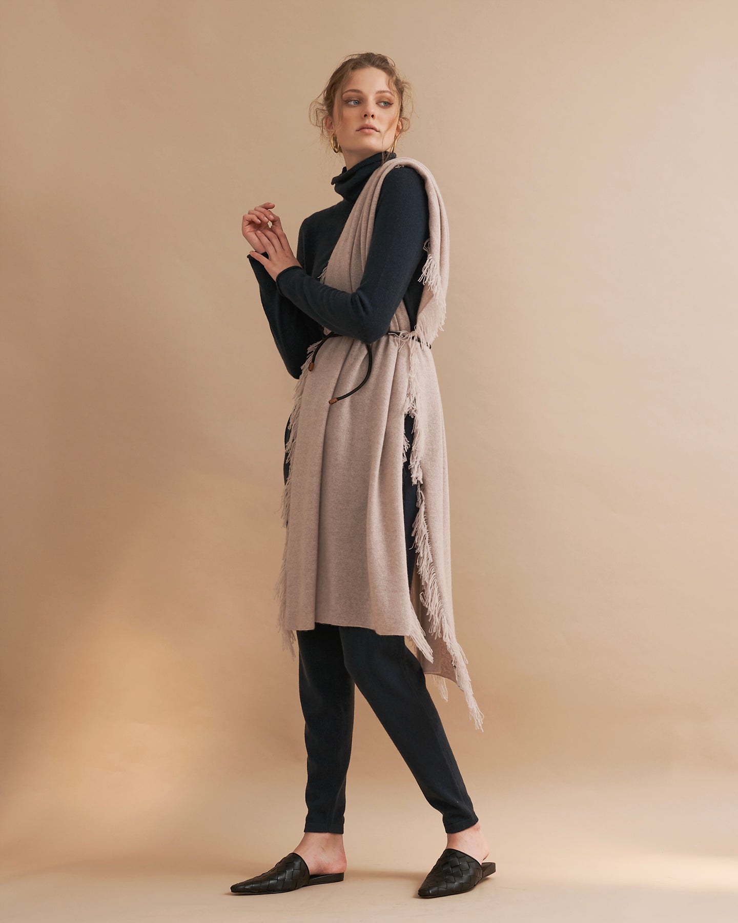 OVERSIZED CASHMERE FRINGE SHAWL - DUSKY PINK