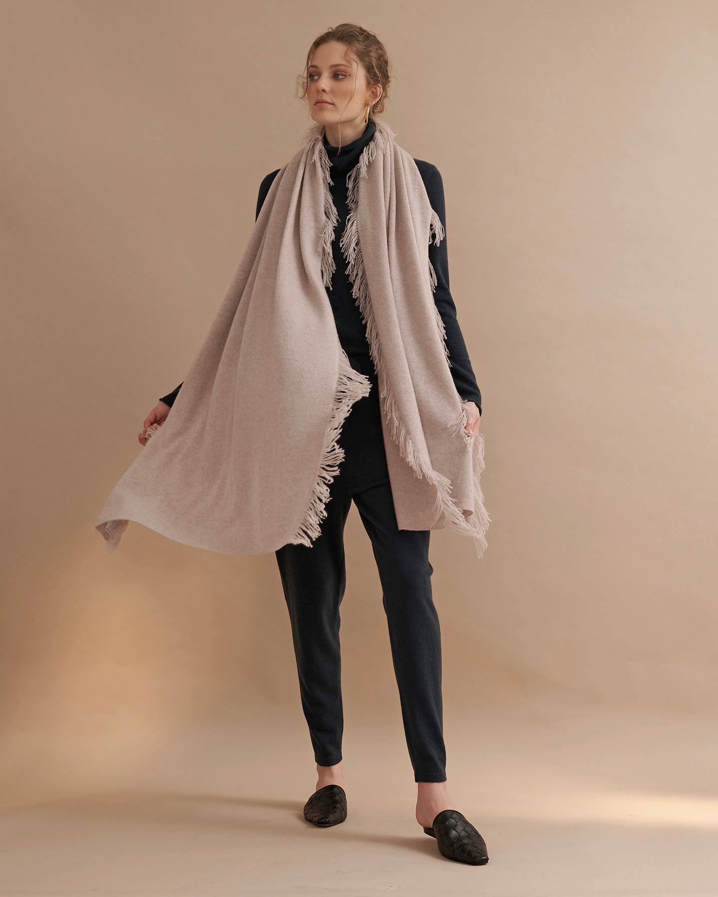OVERSIZED CASHMERE FRINGE SHAWL - DUSKY PINK