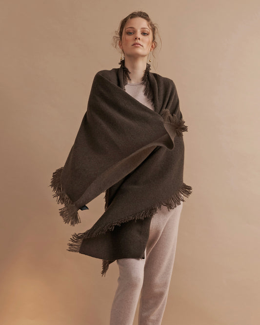 OVERSIZED CASHMERE FRINGE SHAWL - UMBER