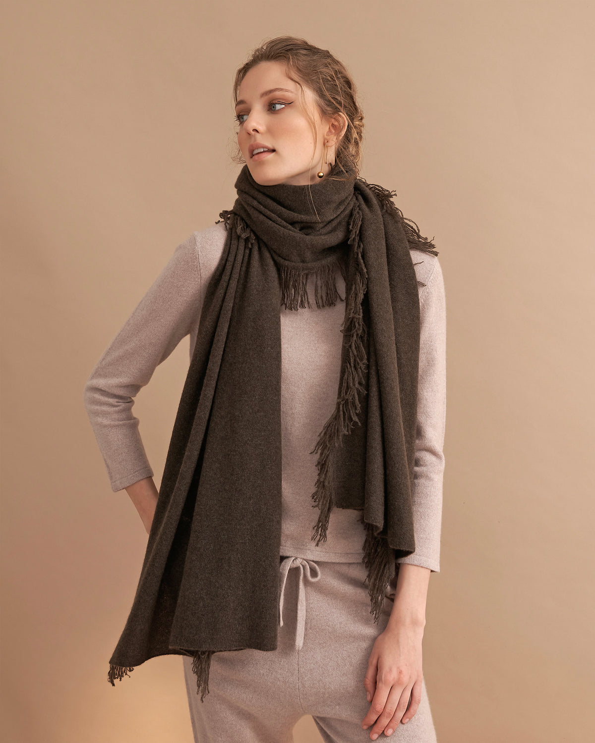 OVERSIZED CASHMERE FRINGE SHAWL - UMBER