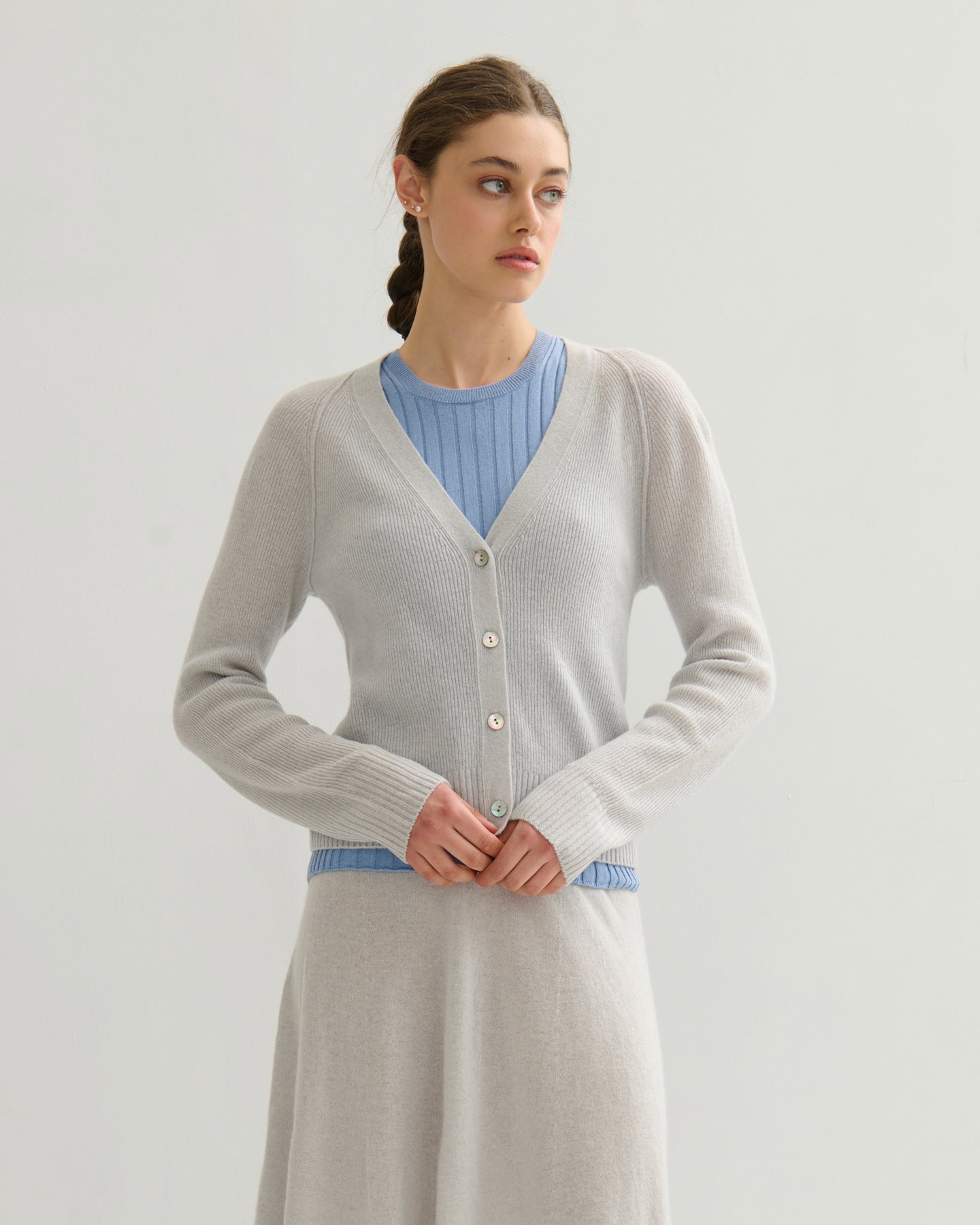 THE CLOUD V NECK CARDIGAN - FOG