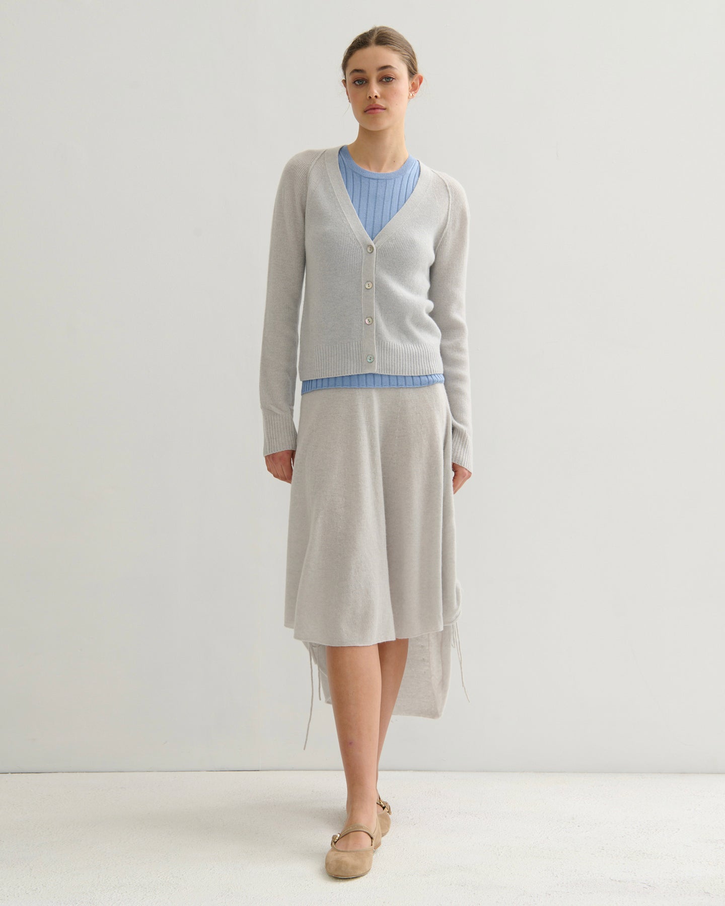 THE CLOUD V NECK CARDIGAN - FOG