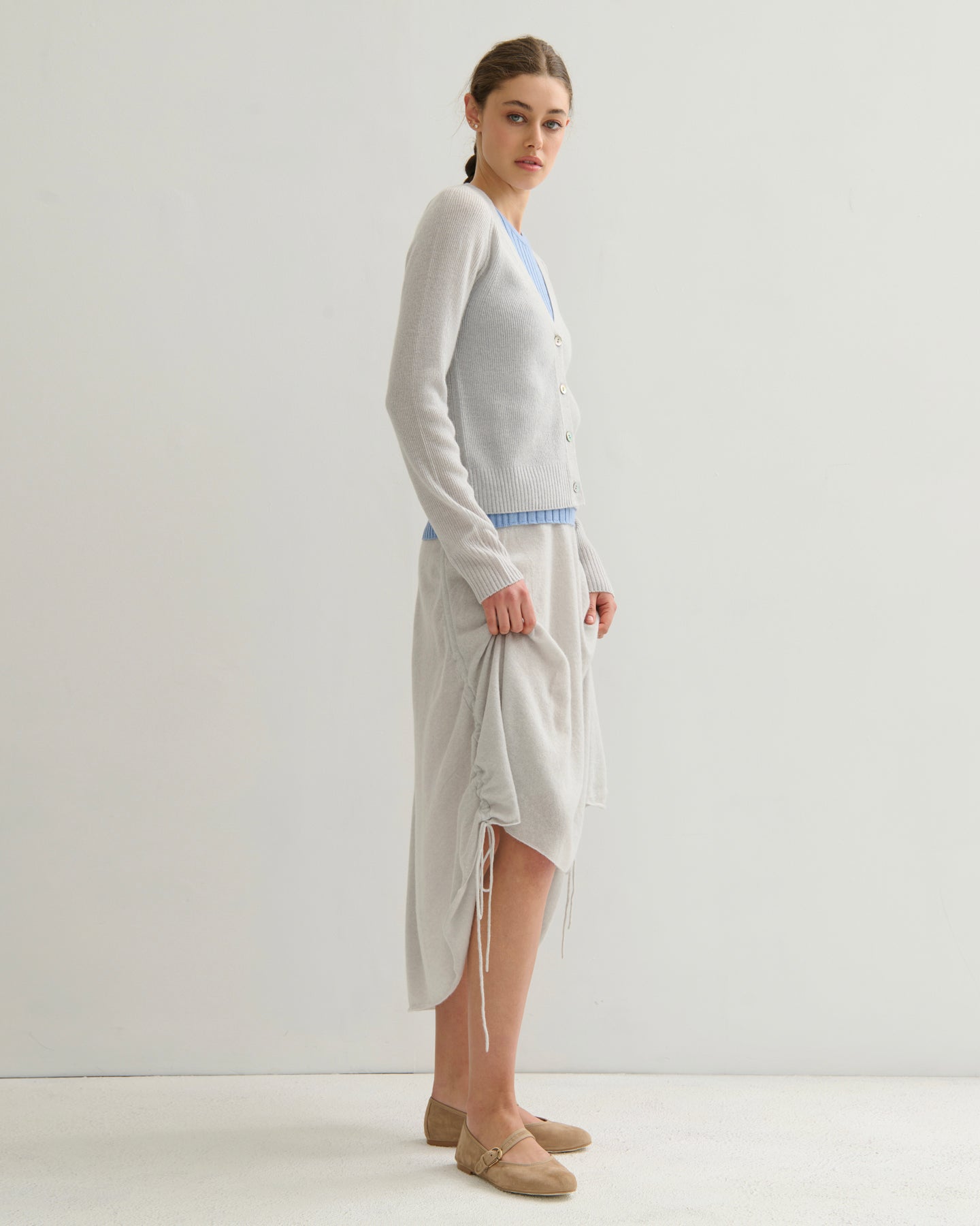 THE CLOUD V NECK CARDIGAN - FOG