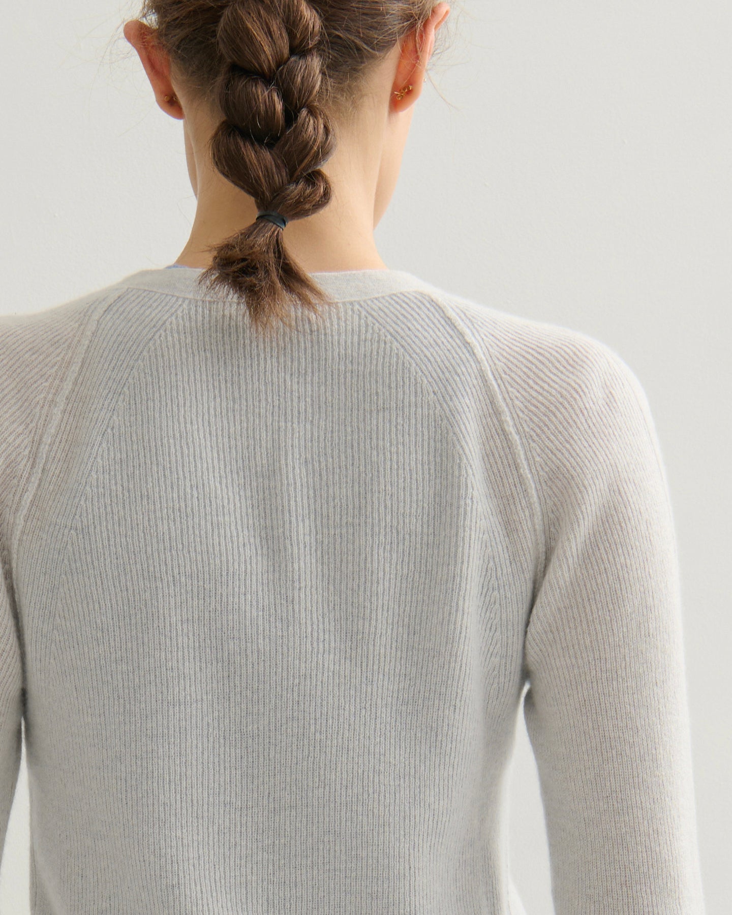 THE CLOUD V NECK CARDIGAN - FOG
