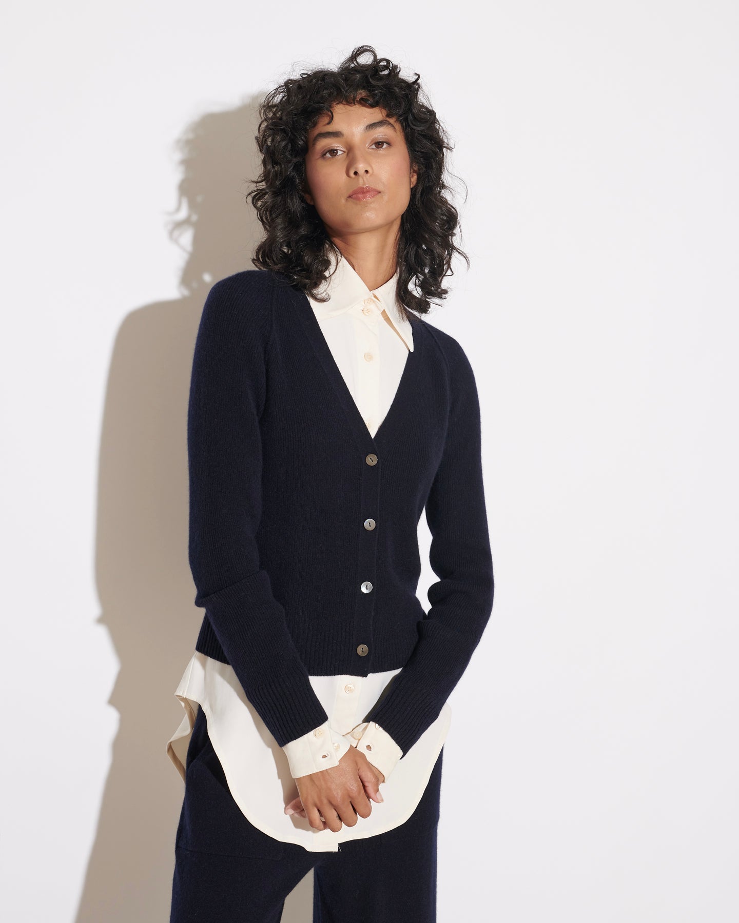 THE CLOUD V NECK CARDIGAN - NAVY