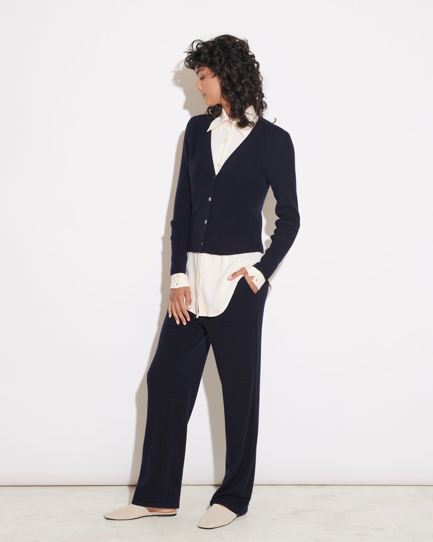 THE CLOUD V NECK CARDIGAN - NAVY