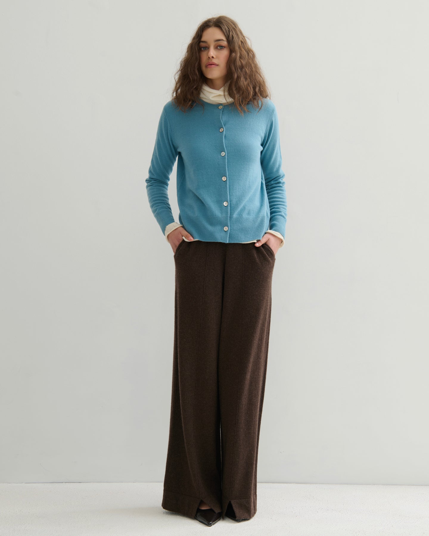 CASHMERE CREW NECK CARDIGAN - LAKE BLUE