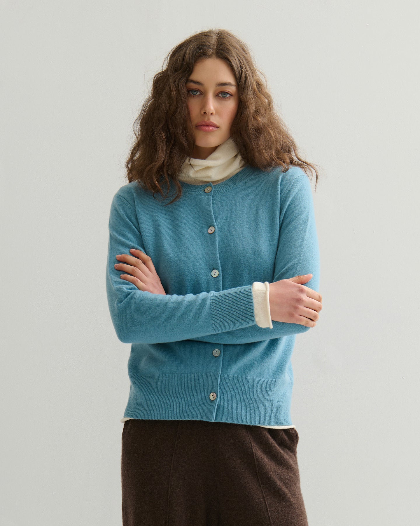 CASHMERE CREW NECK CARDIGAN - LAKE BLUE