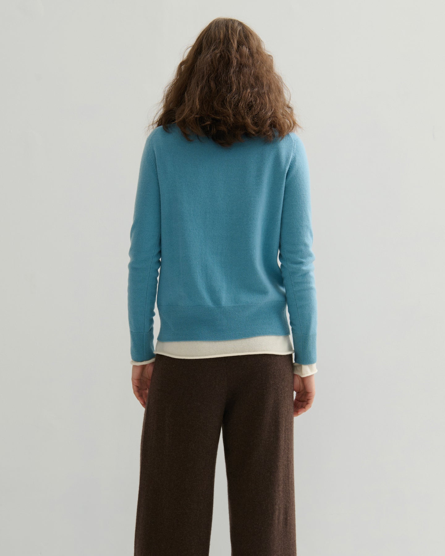 CASHMERE CREW NECK CARDIGAN - LAKE BLUE