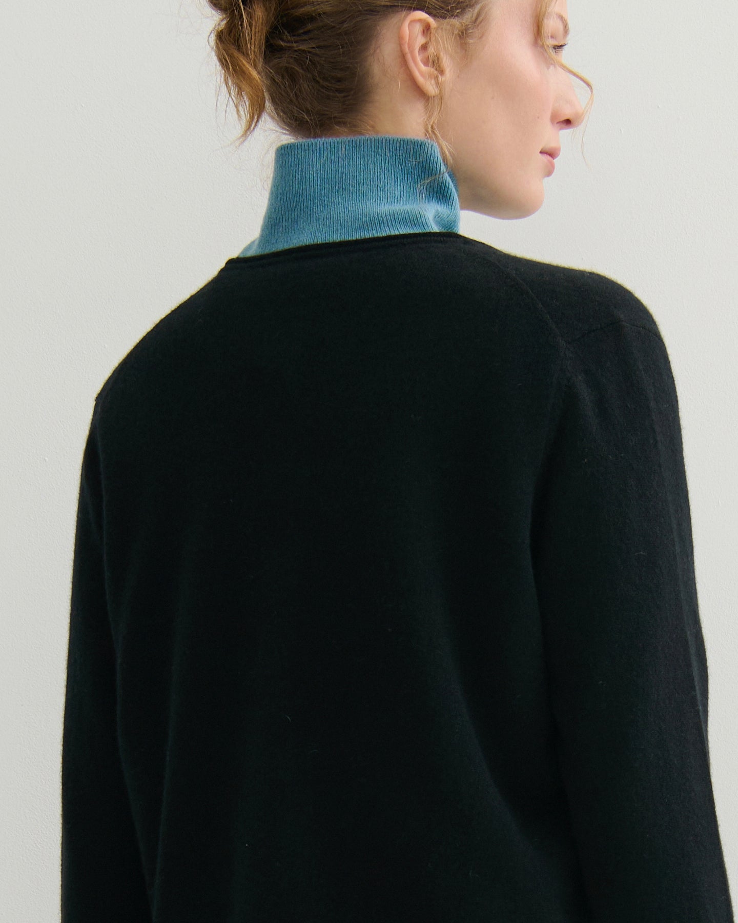 EASY DAYS CASHMERE DOUBLE BOTTON CARDIGAN - BLACK