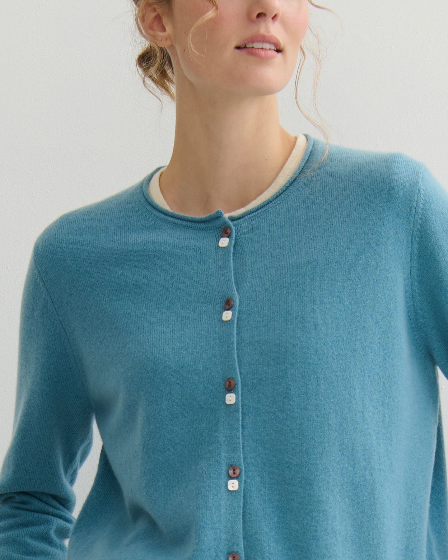 EASY DAYS CASHMERE DOUBLE BOTTON CARDIGAN - LAKE BLUE