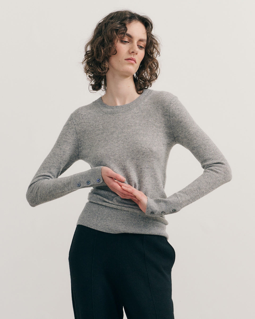Women wearing steel grey 100 percent cashmere luxfit crew neck sweater front view