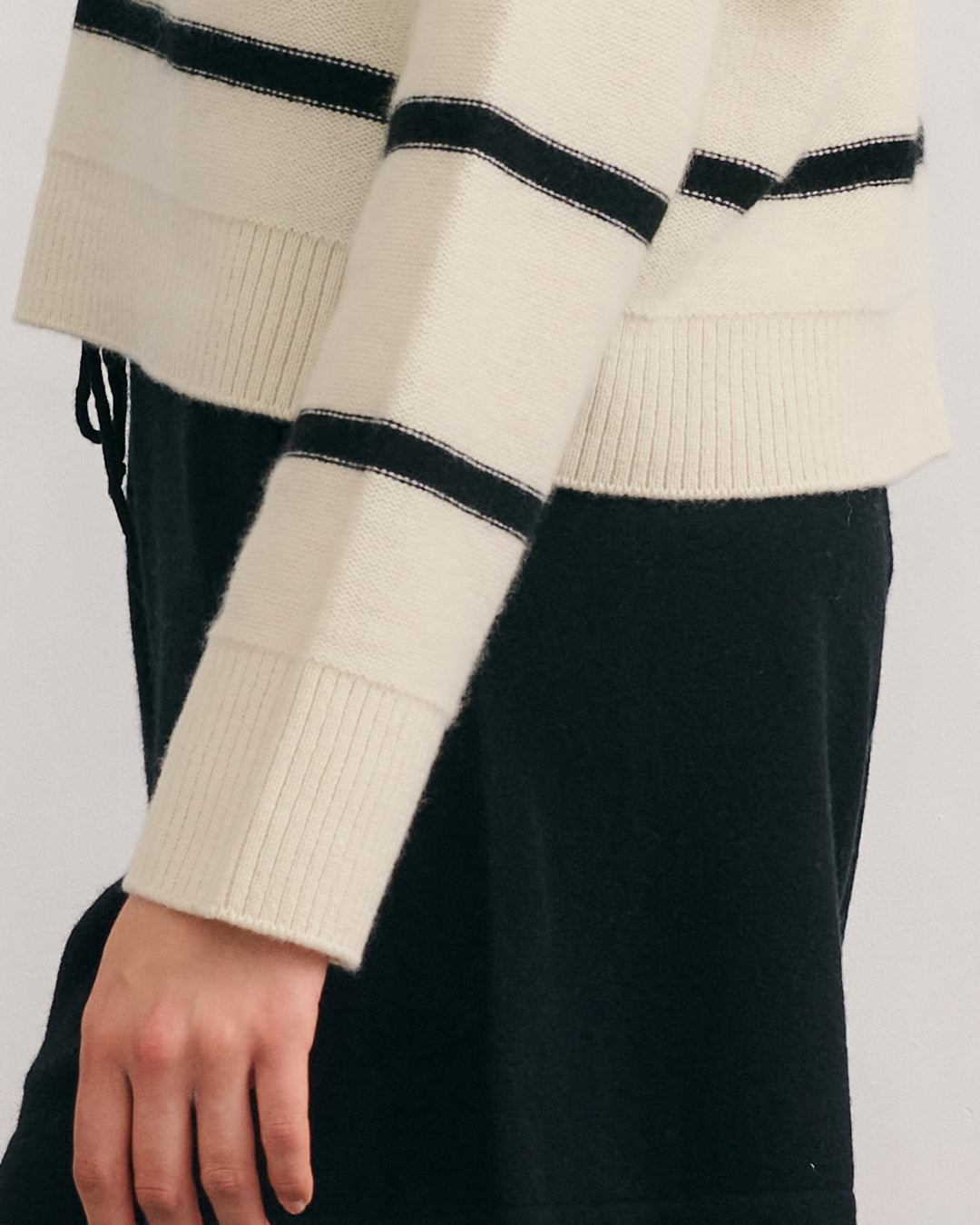 STRUCTURED FOLD NECK CASHMERE PULLOVER - CREAM RAW