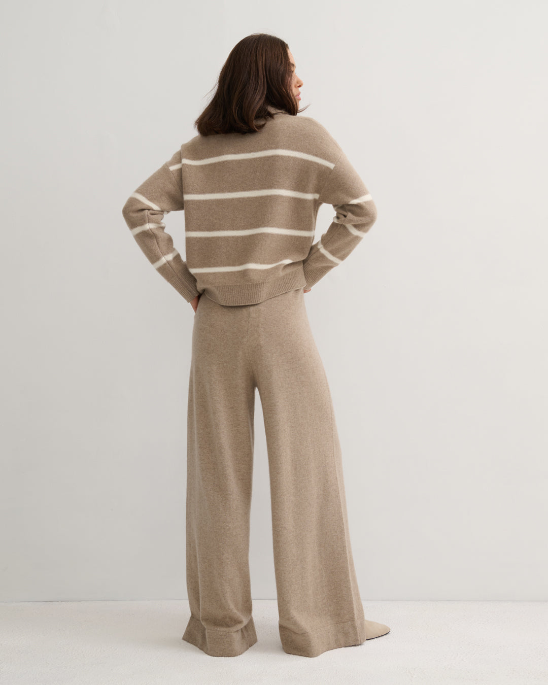 STRUCTURED FOLD NECK CASHMERE PULLOVER - SHIITAKE RAW