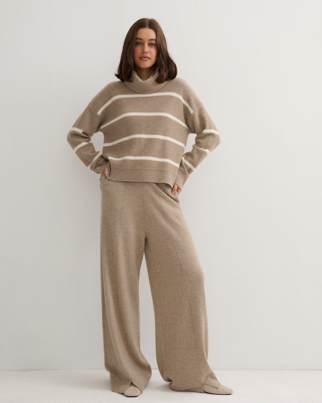 STRUCTURED FOLD NECK CASHMERE PULLOVER - SHIITAKE RAW