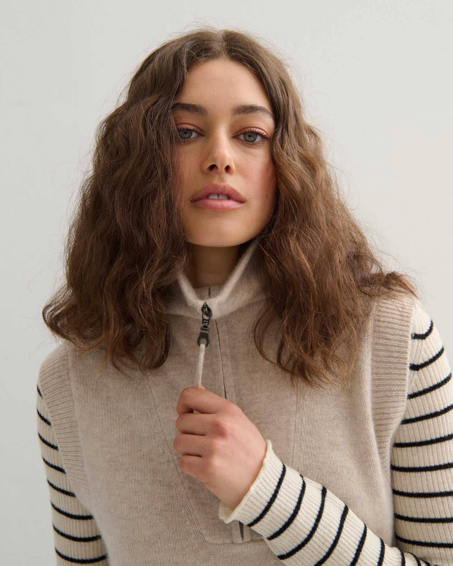 CASHMERE ZIP VEST - BEIGE RAW