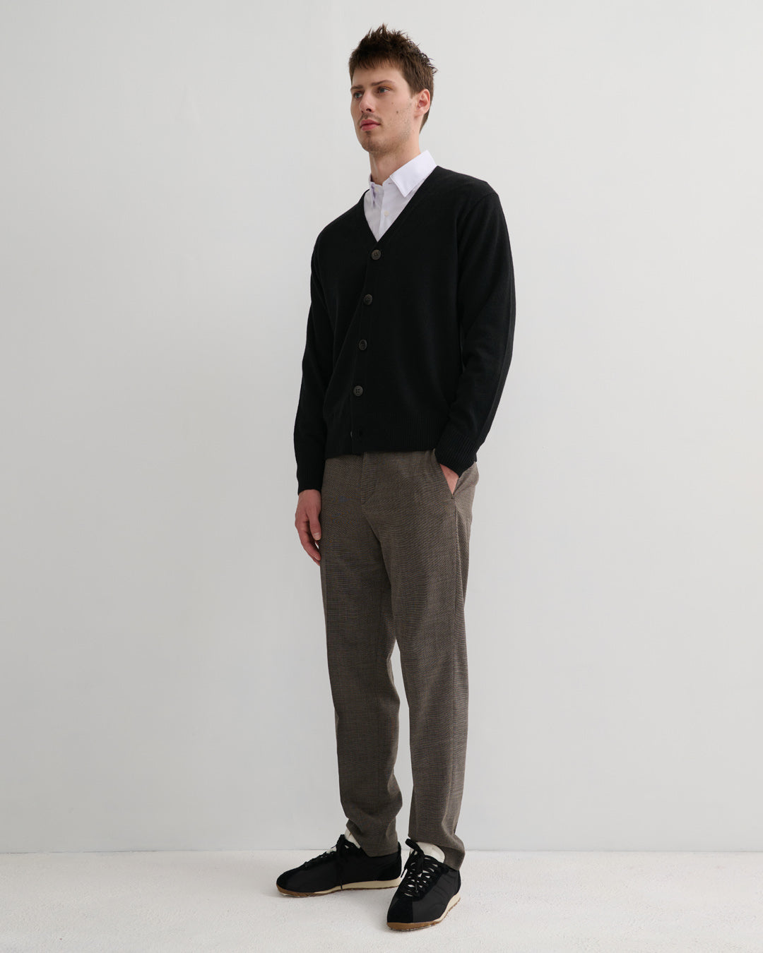 MEN'S CASHMERE V NECK CARDIGAN- BLACK