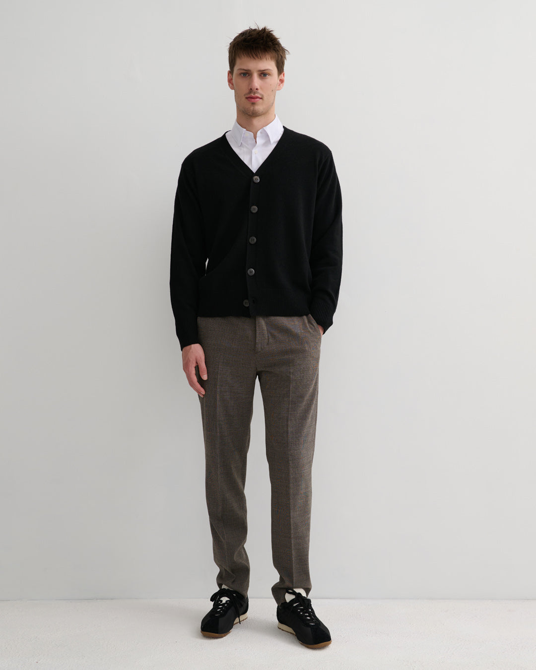 MEN'S CASHMERE V NECK CARDIGAN- BLACK