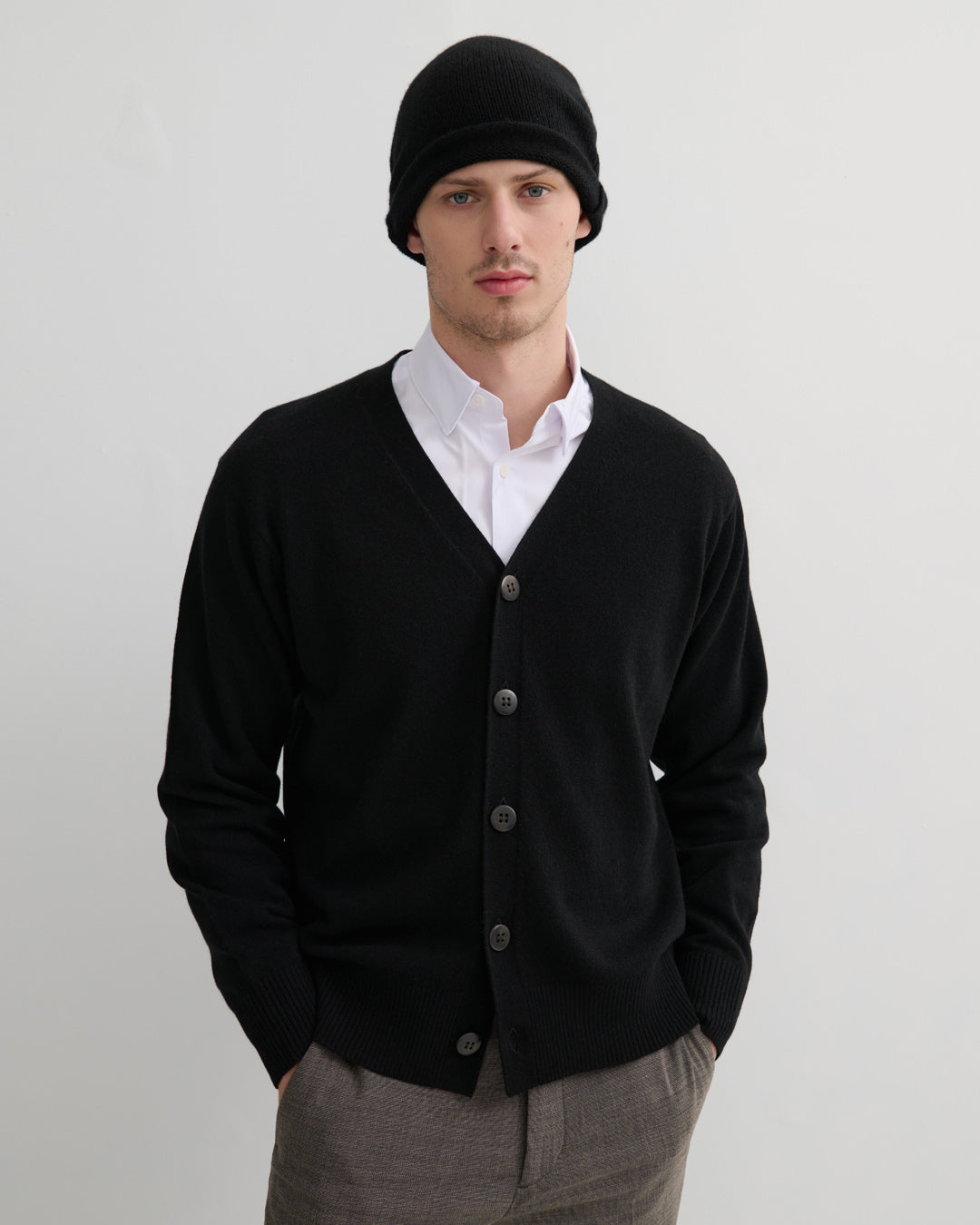 MEN'S CASHMERE V NECK CARDIGAN- BLACK