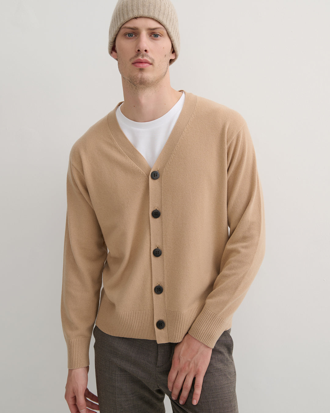 MEN'S CASHMERE V NECK CARDIGAN - CAMEL
