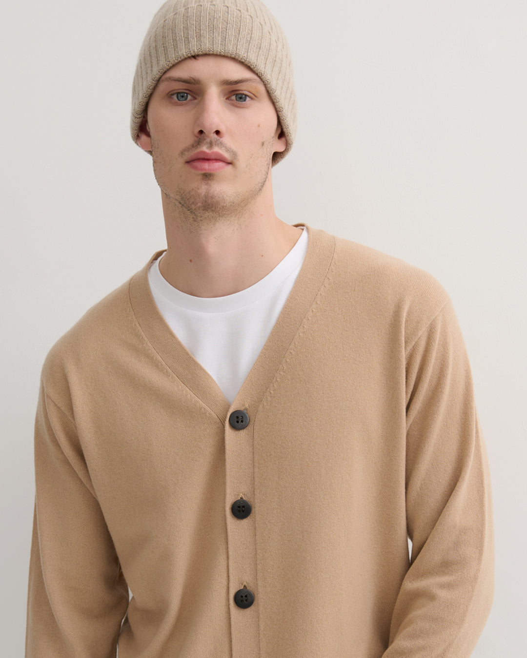 MEN'S CASHMERE V NECK CARDIGAN - CAMEL