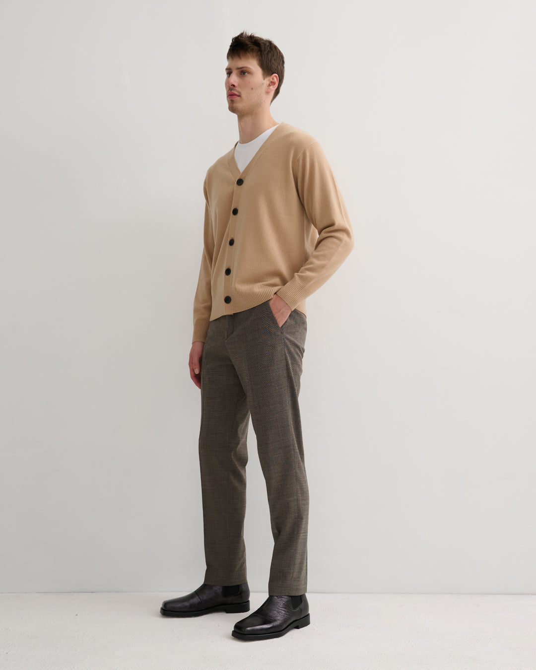 MEN'S CASHMERE V NECK CARDIGAN - CAMEL