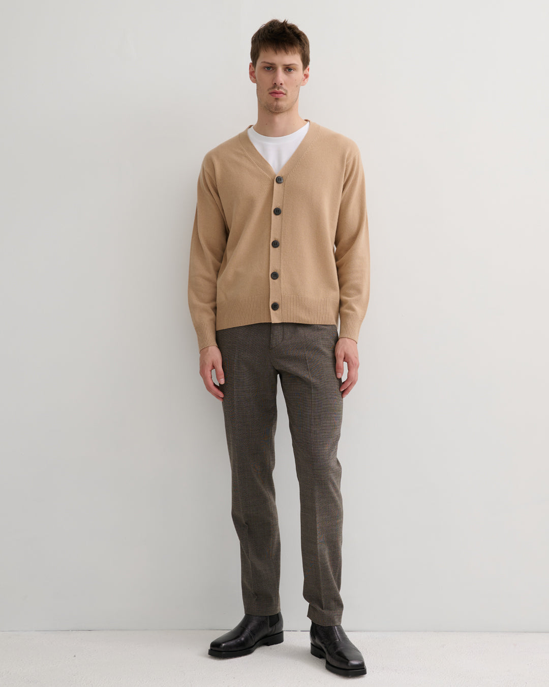 MEN'S CASHMERE V NECK CARDIGAN - CAMEL