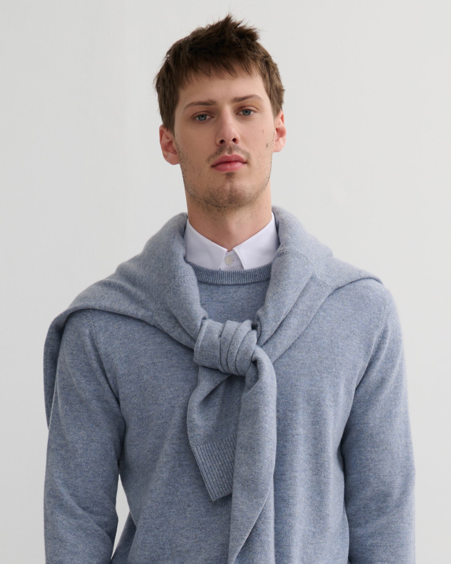 MEN'S CASHMERE CREW NECK PULLOVER - MISTY BLUE