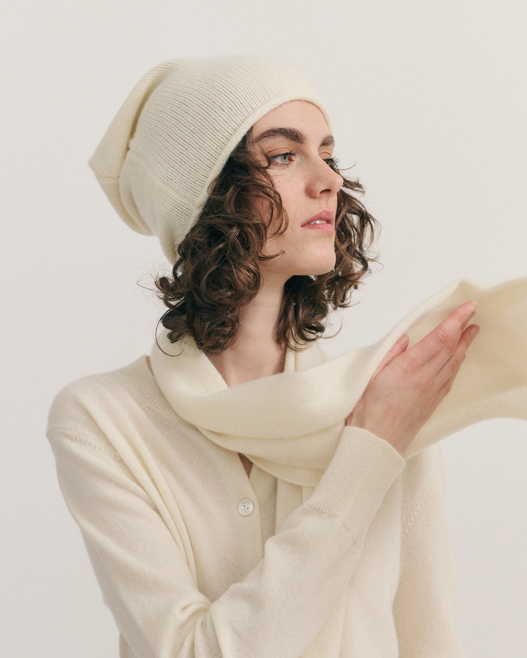 CASHMERE ROLLED EDGED BEANIE - CREAM RAW