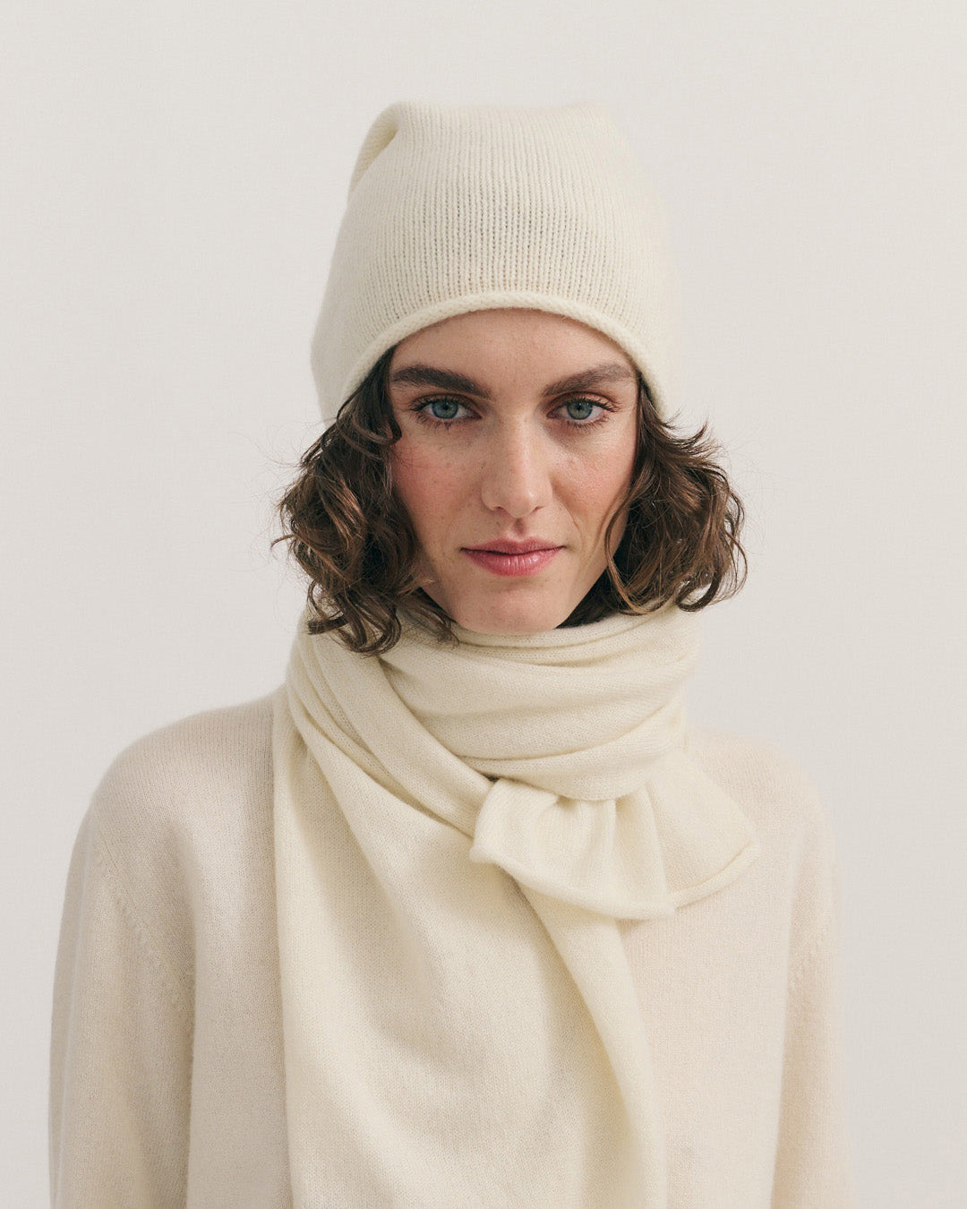 CASHMERE ROLLED EDGE BEANIE