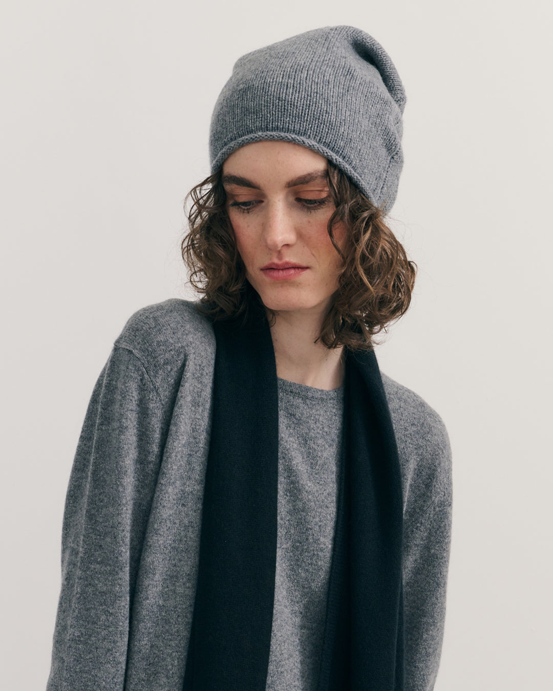 CASHMERE ROLLED EDGE BEANIE