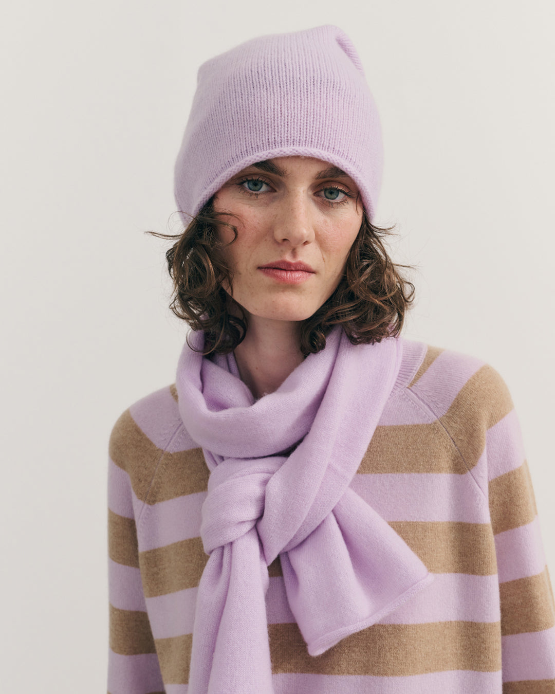 CASHMERE ROLLED EDGED BEANIE - PASTEL LILAC