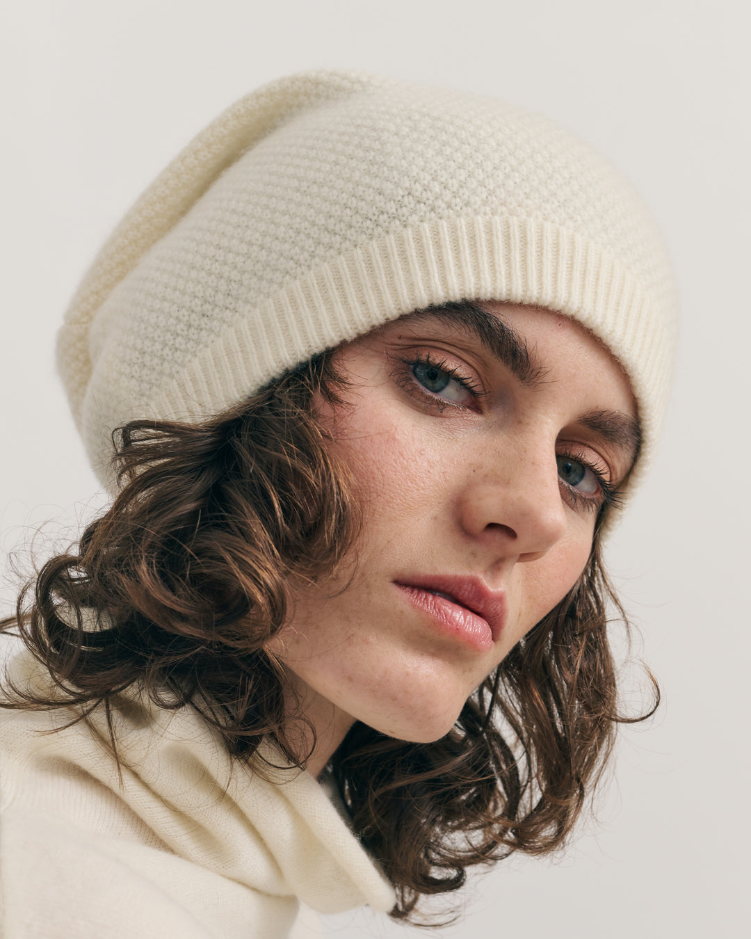 PINAPPLE KNIT CASHMERE BEANIE - CREAM RAW