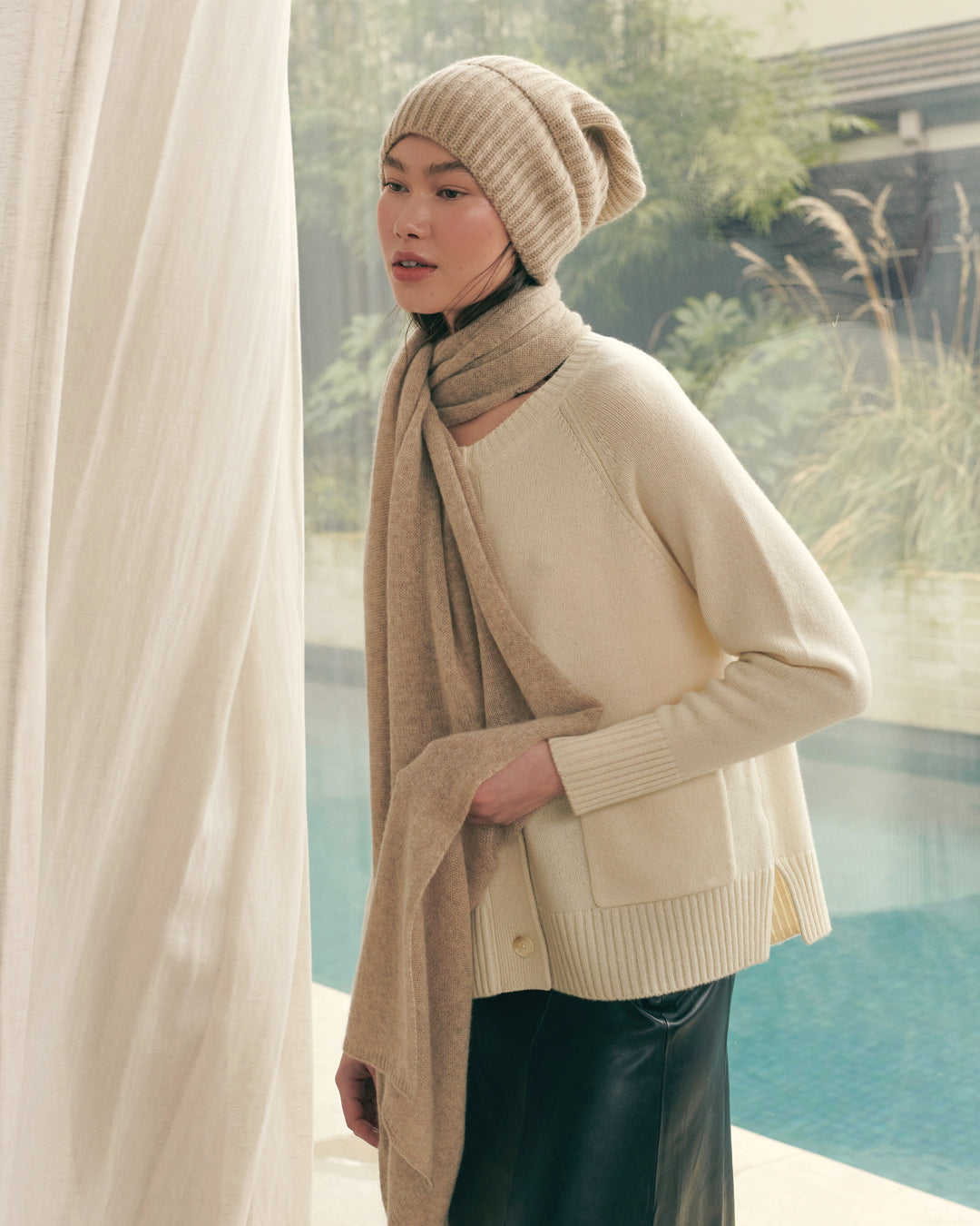 CHUNKY RIBBED CASHMERE BEANIE - BEIGE RAW