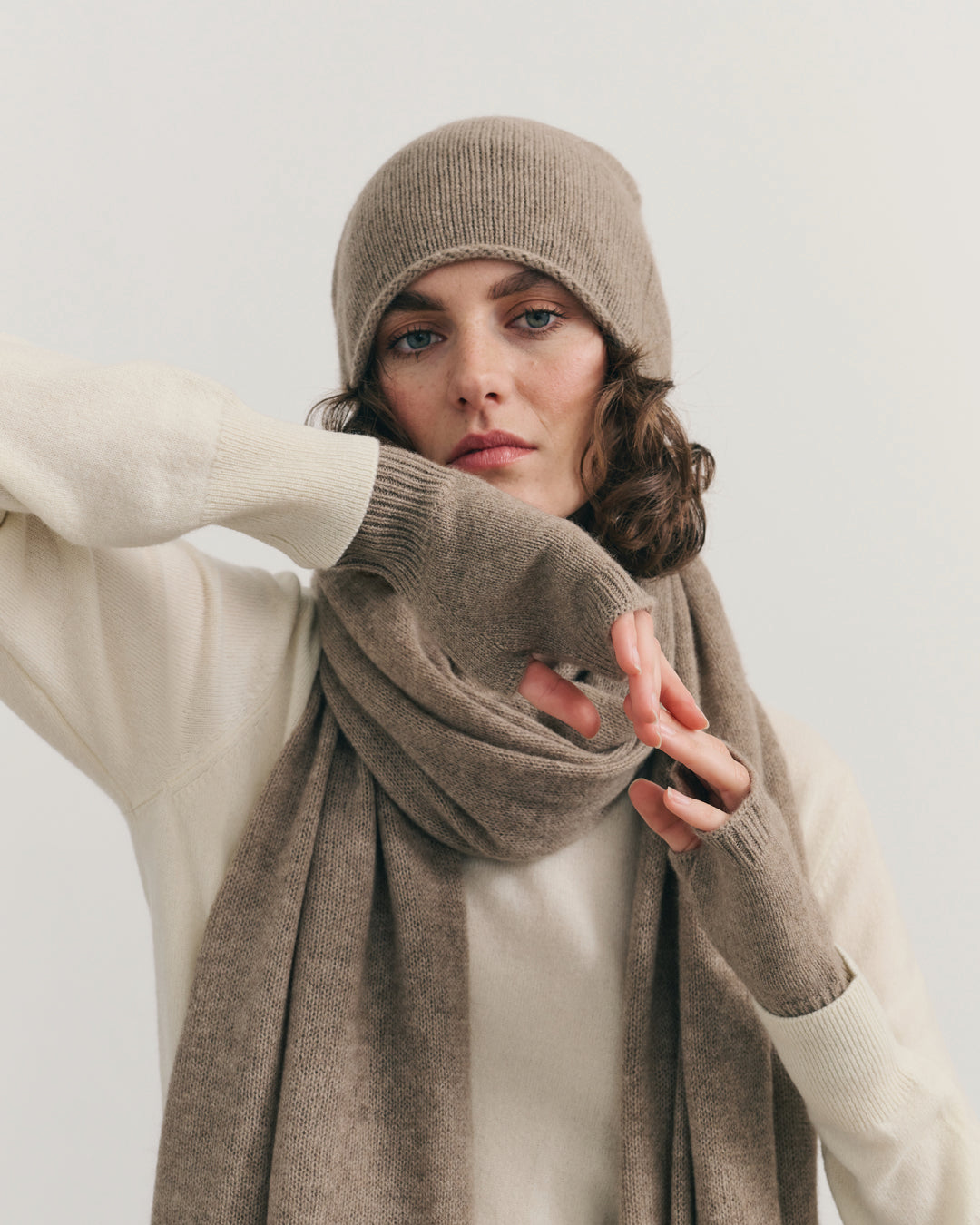 CASHMERE WRIST WARMER MITTENS - SHIITAKE