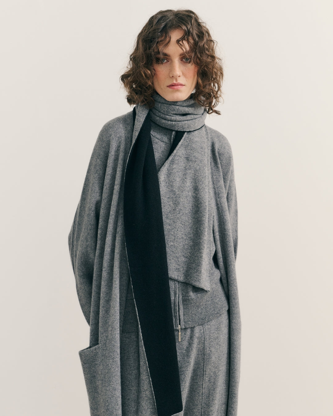 CASHMERE DOUBLE LAYER SCARF - GREY BLACK