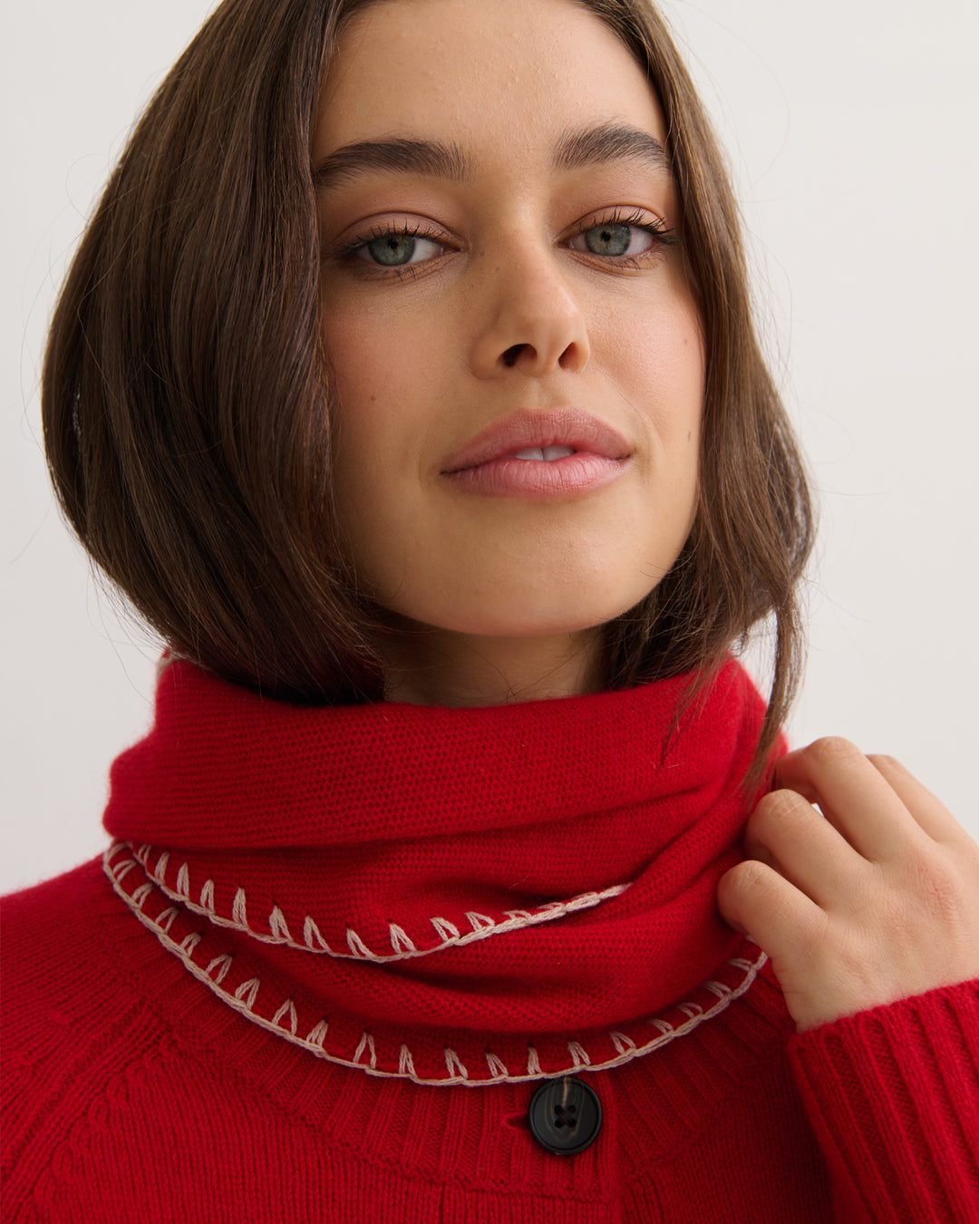 CASHMERE CONTRAST STITCH TRIANGLE SCARF - SCARLET RED