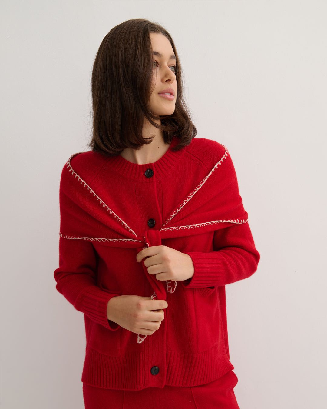 CASHMERE CONTRAST STITCH TRIANGLE SCARF - SCARLET RED