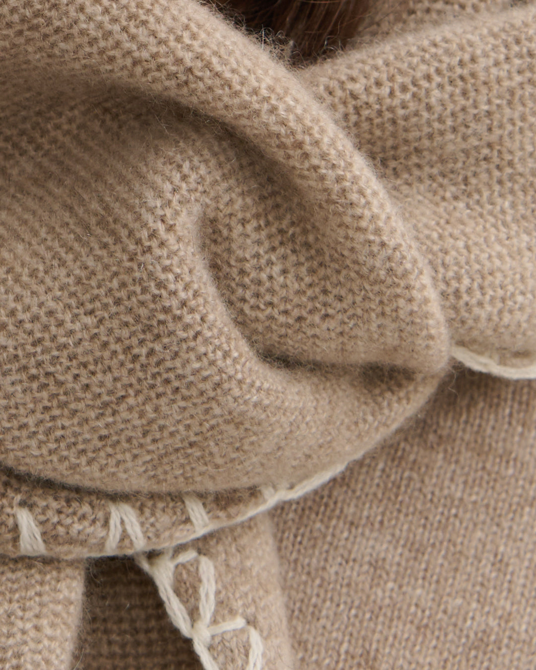 CASHMERE CONTRAST STITCH TRIANGLE SCARF - SHIITAKE RAW