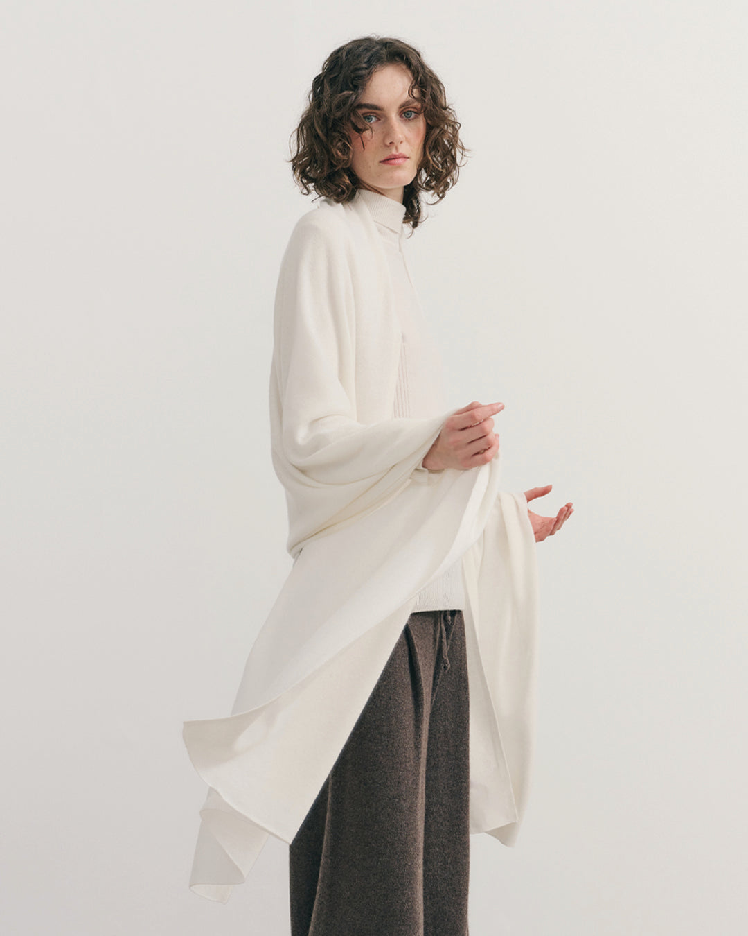 OVERSIZED CASHMERE TRAVEL WRAP - CREAM
