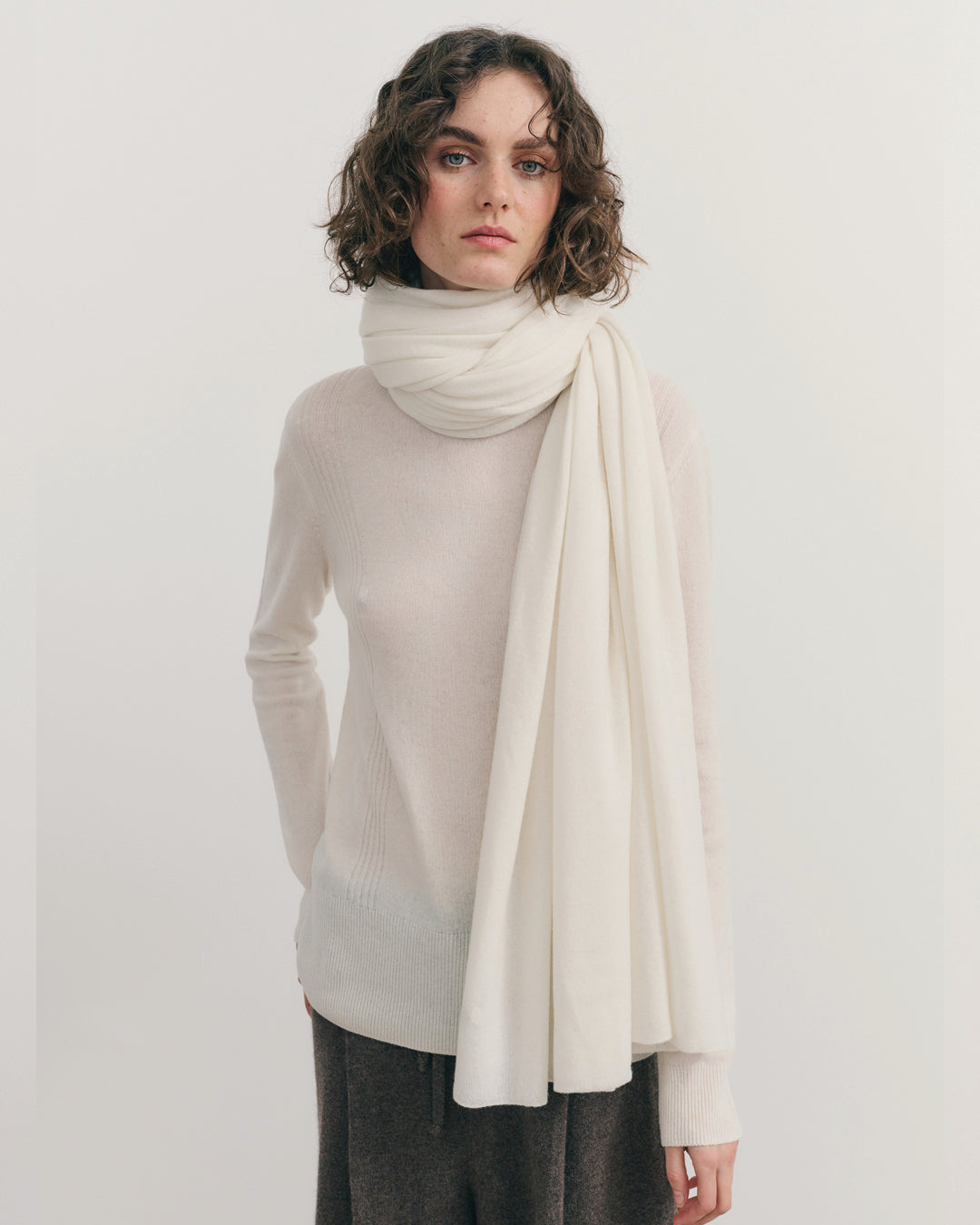 OVERSIZED CASHMERE TRAVEL WRAP - CREAM