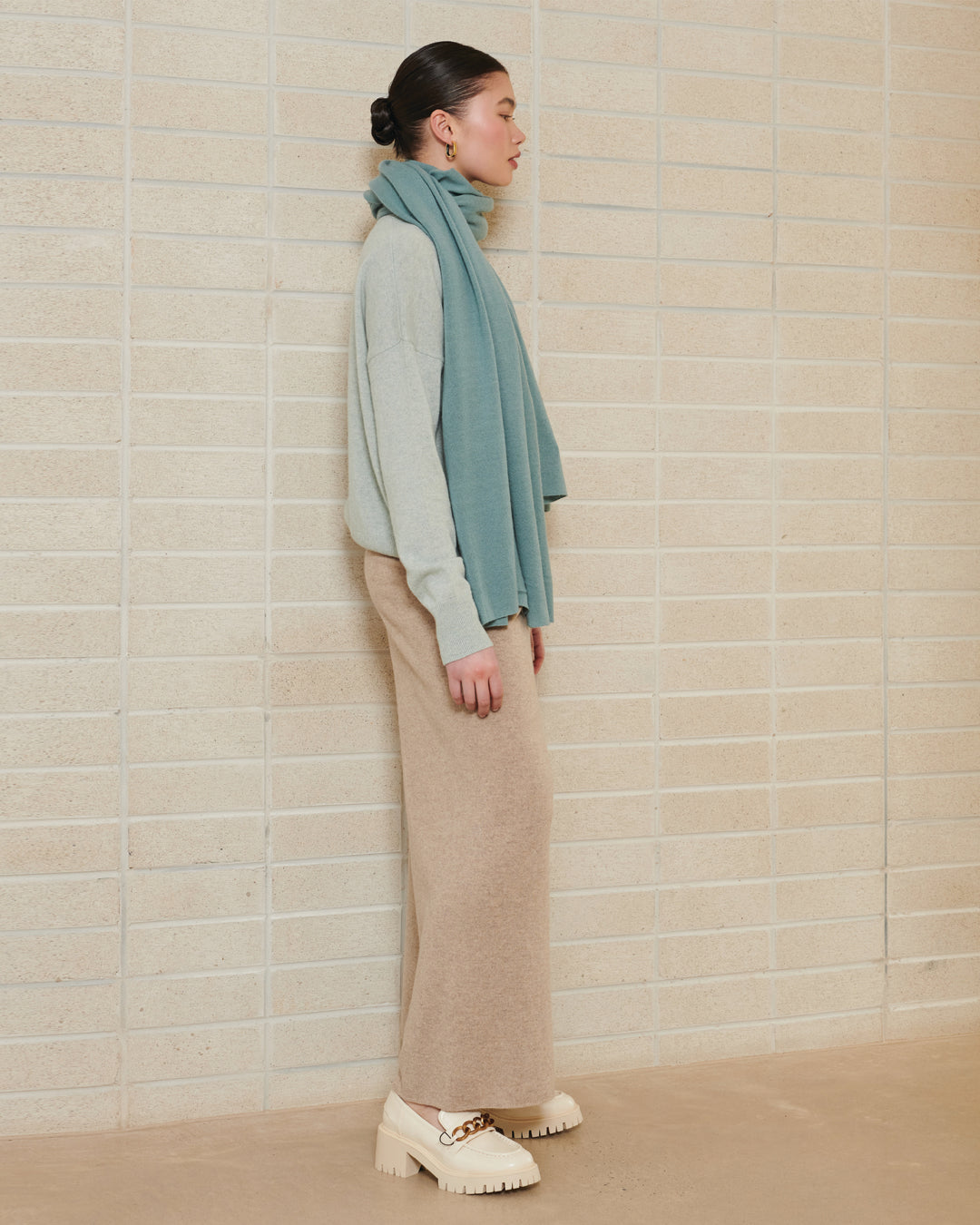 OVERSIZED CASHMERE TRAVEL WRAP - OPAL POWDER