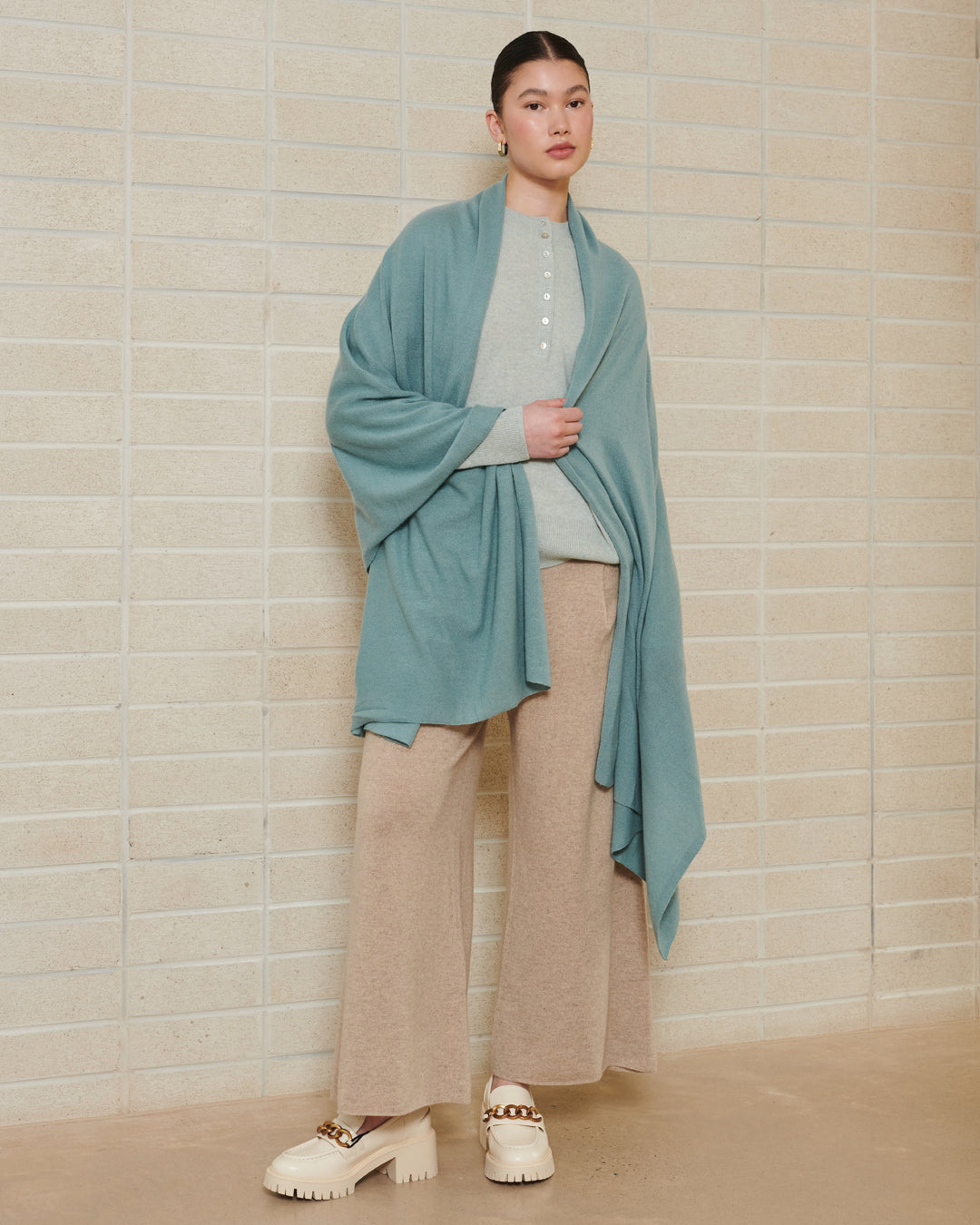 OVERSIZED CASHMERE TRAVEL WRAP - OPAL POWDER