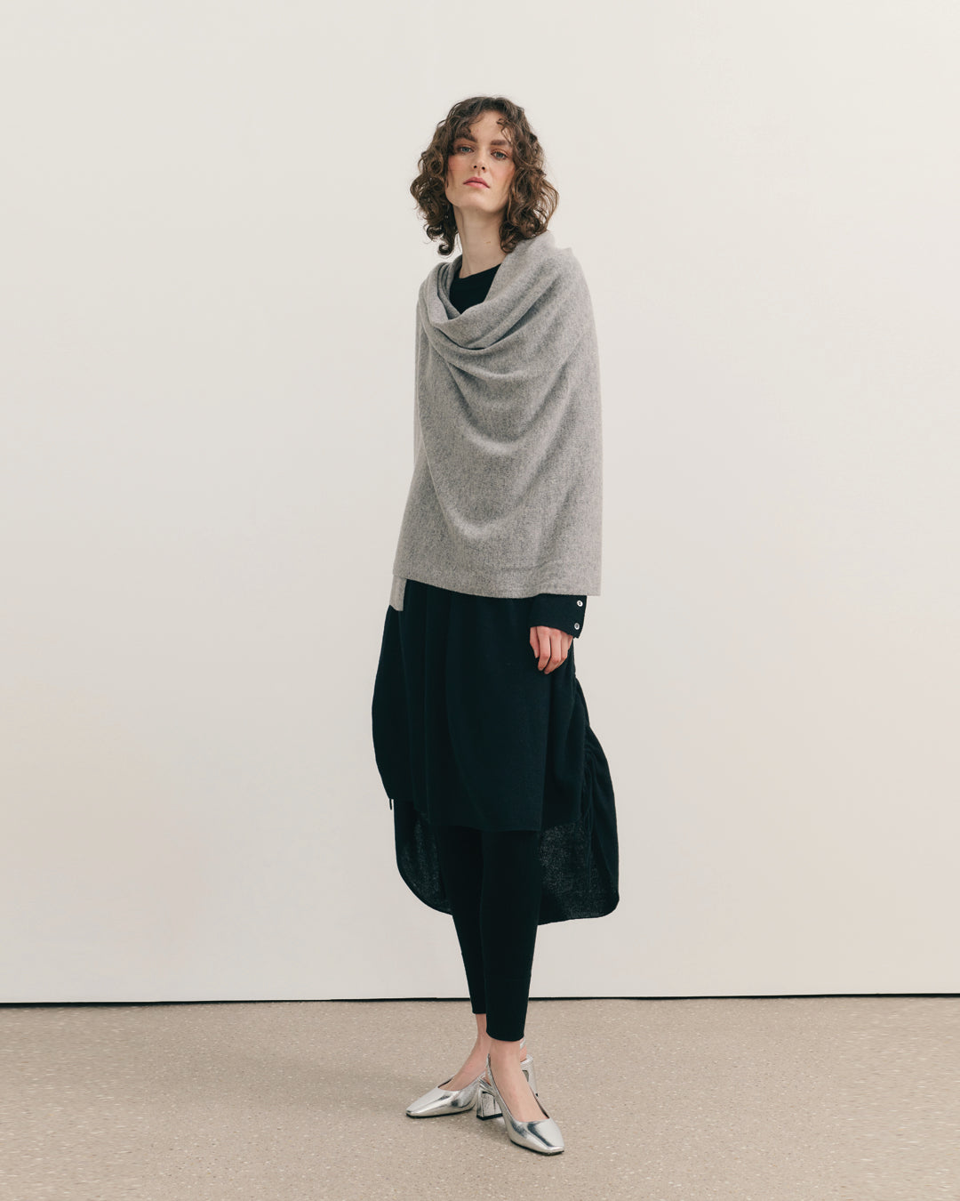 OVERSIZED CASHMERE TRAVEL WRAP - STEEL GREY