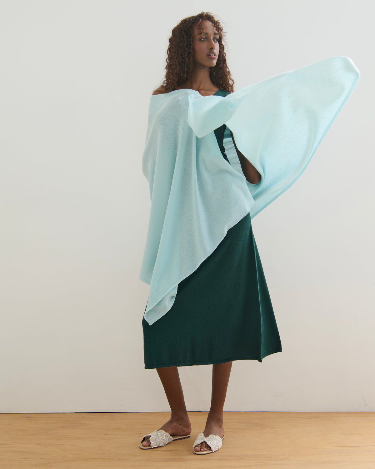 OVERSIZED CASHMERE TRAVEL WRAP - AQUA