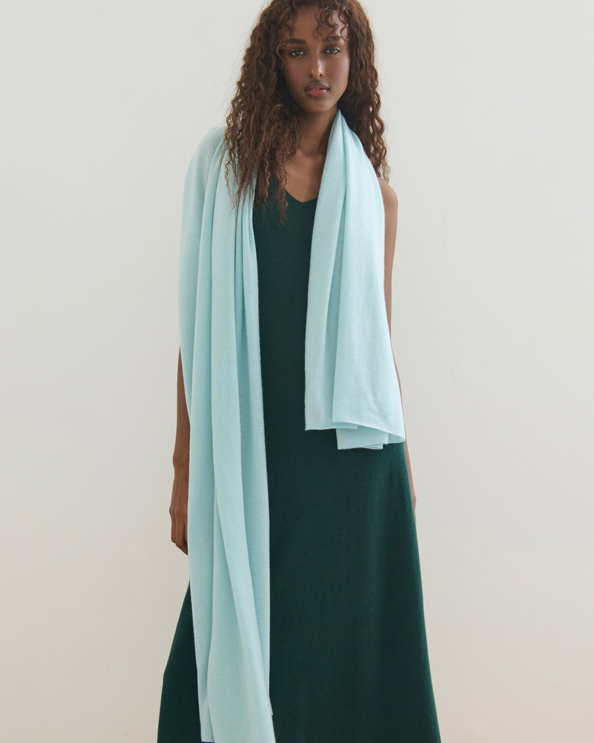 OVERSIZED CASHMERE TRAVEL WRAP - AQUA