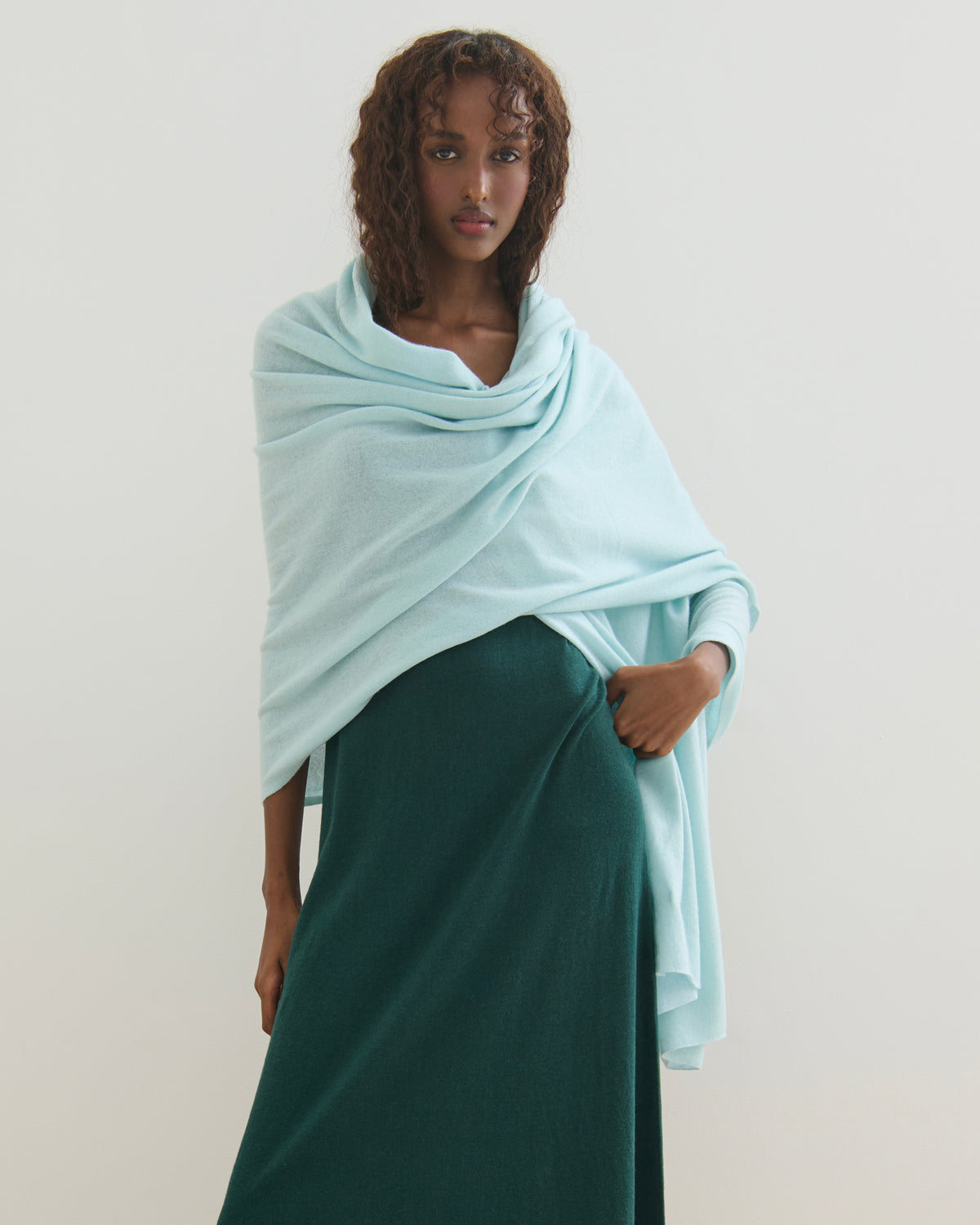 OVERSIZED CASHMERE TRAVEL WRAP - AQUA