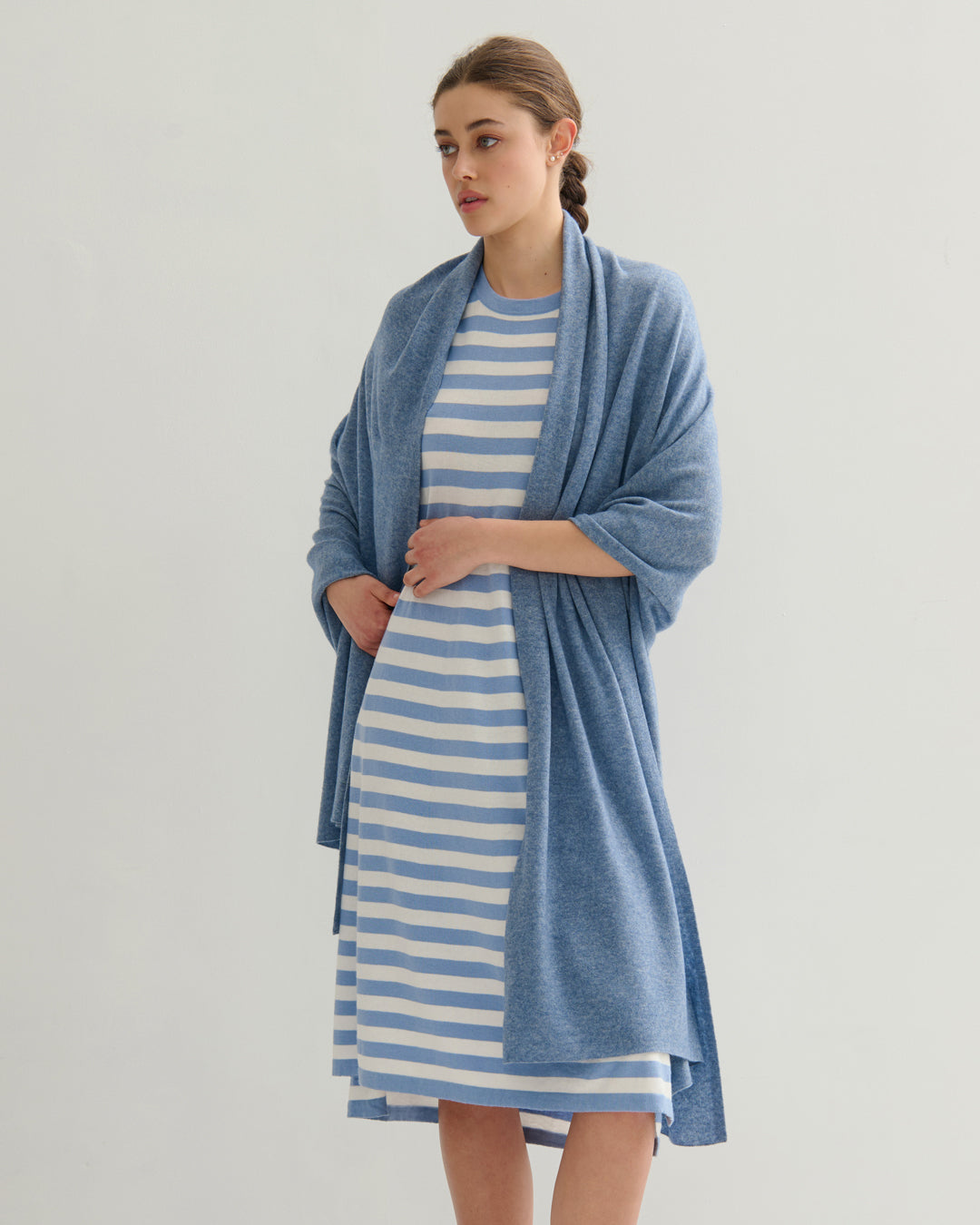 OVERSIZED CASHMERE TRAVEL WRAP - DENIM BLUE